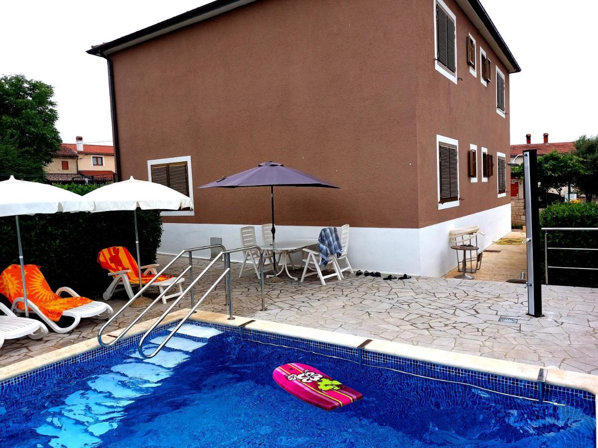 Apartments Baksa Kanfanar Exterior photo