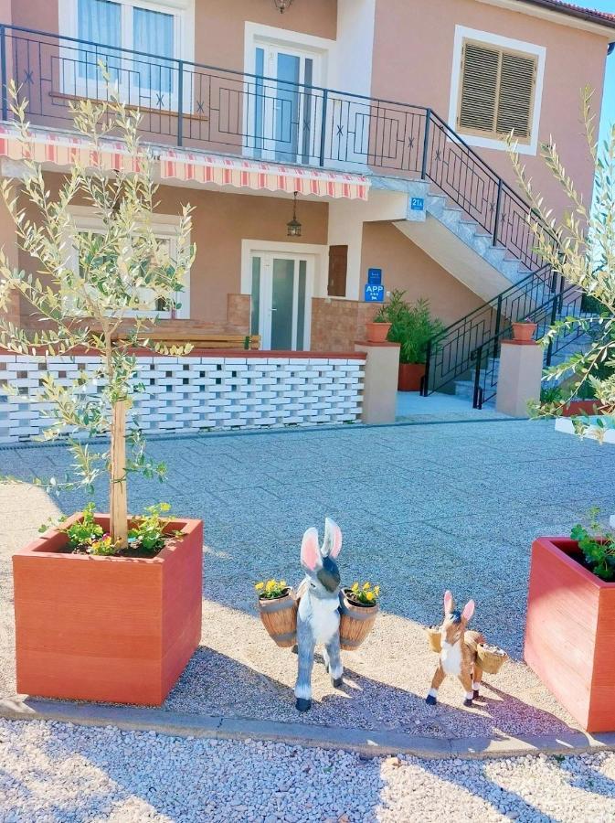 Apartments Baksa Kanfanar Exterior photo